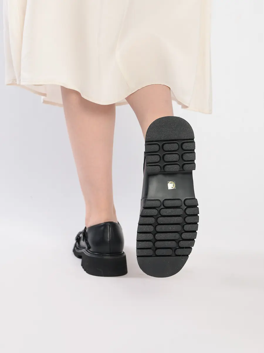 Туфли черного цвета с ремешками